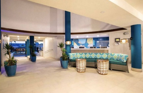 Simpson Bay Complejo | Stylish 1 Bedroom with Ocean Views!