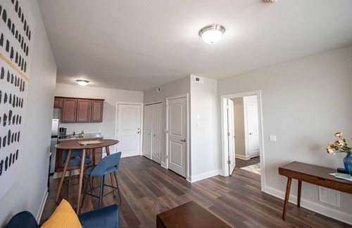 Champaign Apartamento | Stylish 1 BR 1BA at The Inman
