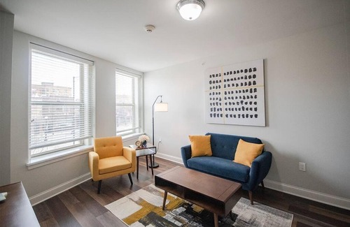 Champaign Apartamento | Stylish 1 BR 1BA at The Inman
