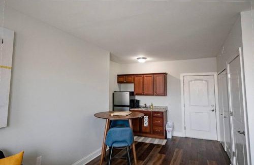 Champaign Apartamento | Stylish 1 BR 1BA at The Inman