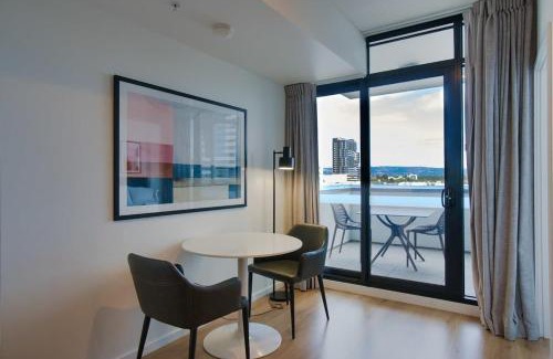 Adelaide Central Business District Apartamento | Stylish 1 BR CBD Apt-Pool-Gym-Sauna-Steam Room