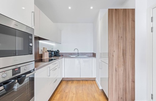 Royal Docks Apartamento | Stylish 1 BR + Gym/Near Excel London/City Airport