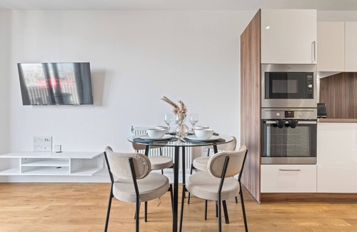 Royal Docks Apartamento | Stylish 1 BR + Gym/Near Excel London/City Airport