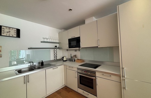 Larkhall Apartamento | Stylish 1BD Flat in Gated Community, Clapham