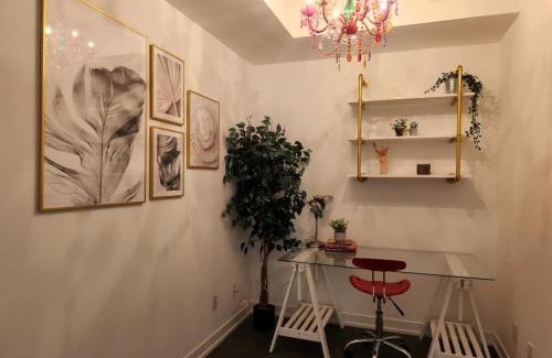 Fashion District Apartamento | Stylish 1BDR Loft with Office Space in the Heart of Toronto