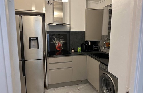 Crystal Palace Apartamento | Stylish 1BR Apt w/ Fireplace & High-speed Wifi