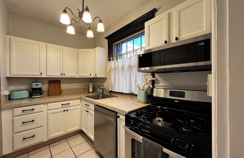 Alphabet Historic District Condominio | Stylish 1BR condo in historic building- premium location in Nob Hill NW Alphabet
