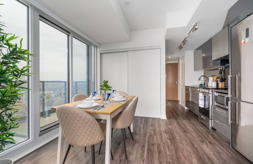 Garden District Apartamento | Stylish 1BR Condo in Toronto