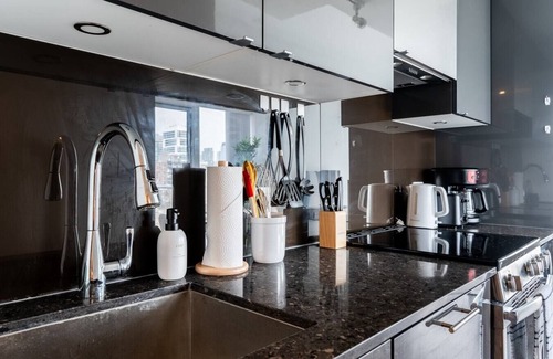 Garden District Apartamento | Stylish 1BR Condo in Toronto