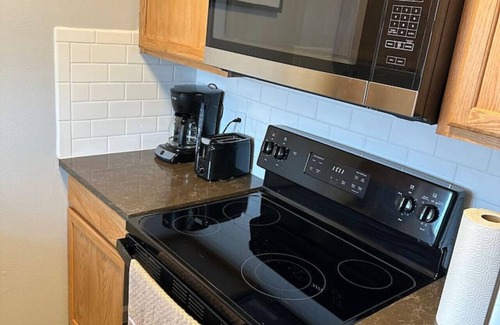Northwest Los Angeles Heights Condominio | Stylish 1BR Condo with Pool - Medical Center Area