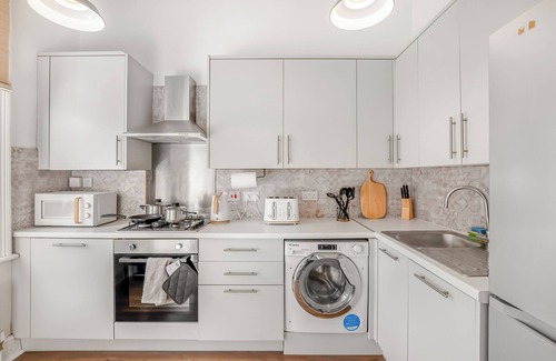 Croham Apartamento | Stylish 1BR Flat|Terrace|Free Parking|Rail Station