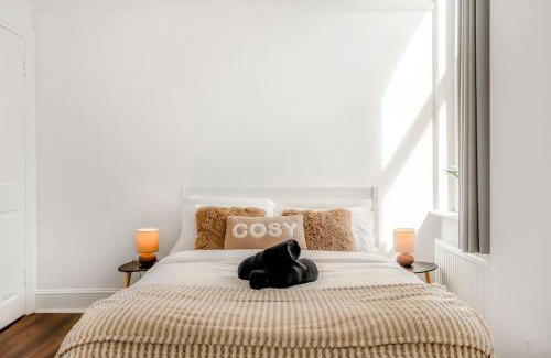 Croham Apartamento | Stylish 1BR Flat-Terrace-Free Parking-Rail Station
