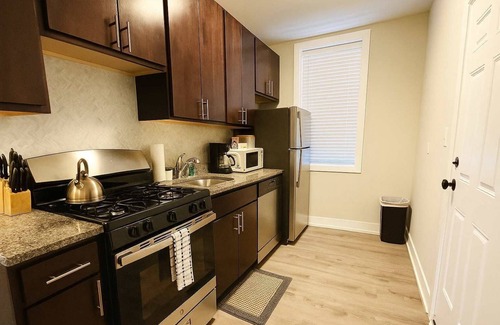 Boystown Apartamento | Stylish 1BR in Lakeview Chicago