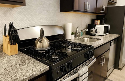 Boystown Apartamento | Stylish 1BR in Lakeview Chicago