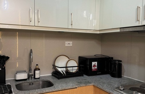 Tambo Condominio | Stylish 1BR Near Airport Facing the Bay - 9d