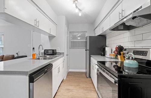Highland Apartamento | Stylish 1BR Near UT Highland Evonify