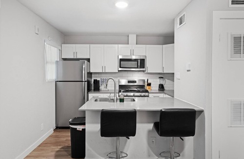 Highland Apartamento | Stylish 1BR Near UT Highland Evonify