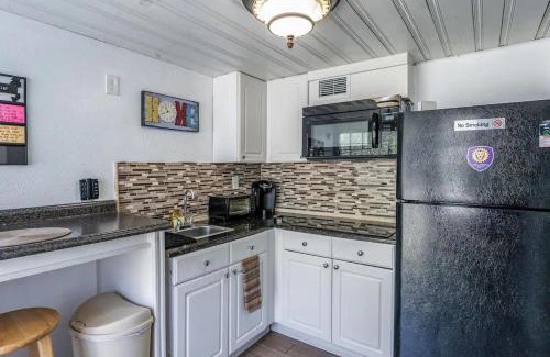 Lake Como Casa | Stylish 1br Studio Steps To Shops & Dining