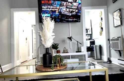 Northwest Apartamento | Stylish 1BR unit w/Free parking-Walk to Metro