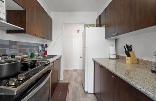 Applewood Apartamento | Stylish 1BR with King Bed, Patio, Dart Room, and Free Parking – 10 min to SQ1