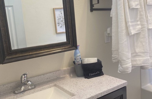 Morgan Apartamento | Stylish 2 BD/1 BTH with private patio & central to ski resorts!