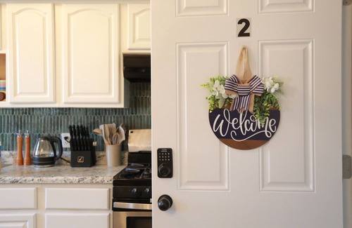 The Heights Casa | Stylish 2 BD Apt-18 mins from NYC-Steps away Bus stop, Restaurants, Groceries