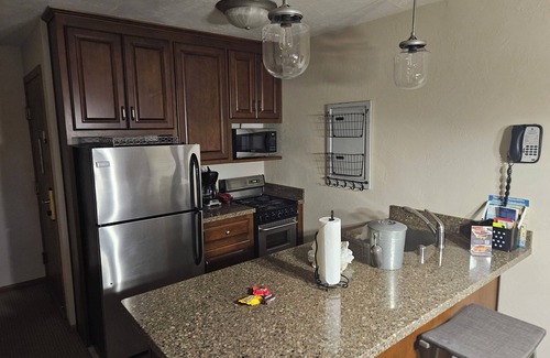 Egg Harbor Condominio | Elegante 2 hab 2 ba recientemente remodelado con muchas comodidades para que disfrute.