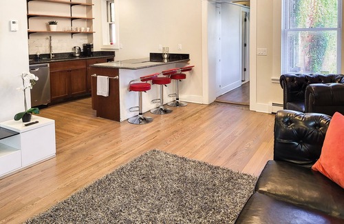 Downtown Apartamento | Stylish 2-bed 1-bath right by Wooster Square - Parking and laundry room included