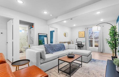 Old East Dallas Casa | Stylish 2 bed 1 Mile to downtown Free parking