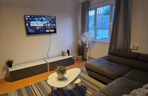 Hunton Bridge Apartamento | Stylish 2 Bed Apt - Harry Potter/Leavesden Studios/Watford/Hemel Hempstead - Families/Professionals & Contractors Welcome - Serviced Accomodation