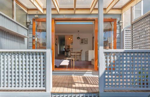 Erskineville Casa | Stylish 2-Bed Cottage in Trendy Erskineville