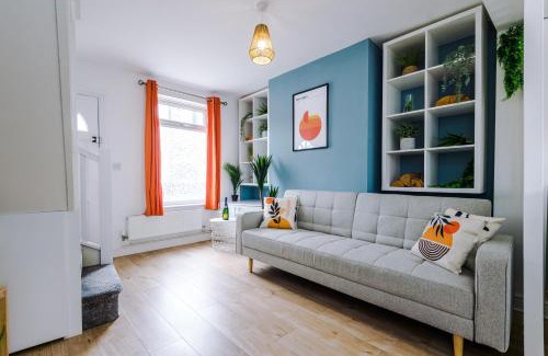 Chester Casa | Stylish 2-bed home in Chester City-Centre by 53 Degrees Property, ideal for Couples & Small groups, Great Location - Sleeps 5