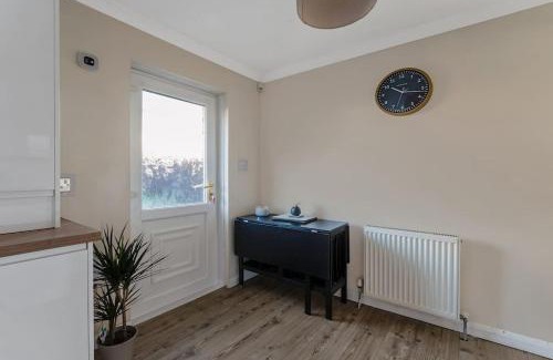 East End Apartamento | Stylish 2-Bed House Private Driveway