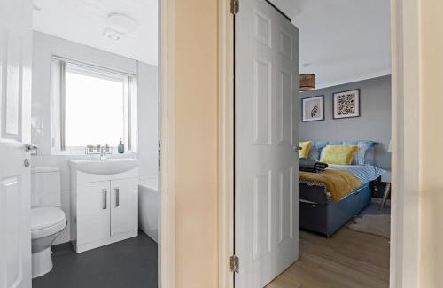 East End Apartamento | Stylish 2-Bed House Private Driveway