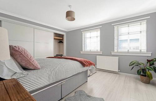 East End Apartamento | Stylish 2-Bed House Private Driveway