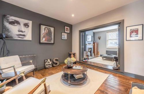 Windsor Casa | Stylish 2-Bed House With Office And Private Garden