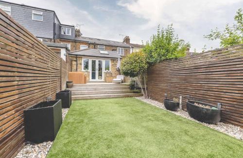Windsor Casa | Stylish 2-Bed House With Office And Private Garden
