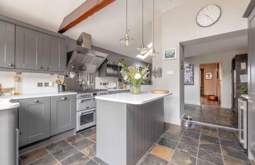 Windsor Casa | Stylish 2-Bed House With Office And Private Garden