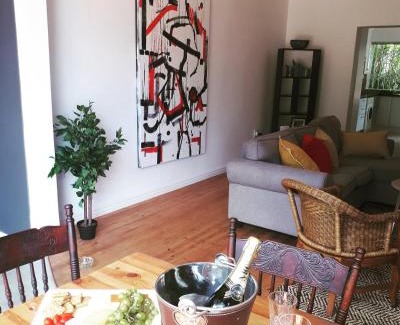 Windermere Apartamento | Stylish 2 bed on Florida Rd Amazing location!
