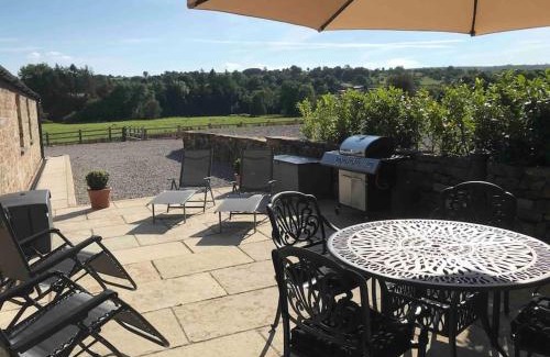 Winkhill Casa | Stylish 2 Bed Peak District Cottage Barn Near Alton Towers, Polar Bears, Chatsworth House