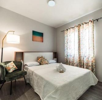 Wolmar Apartamento | Stylish 2-Bedroom Apt, 4min Walk to Beach - RC7