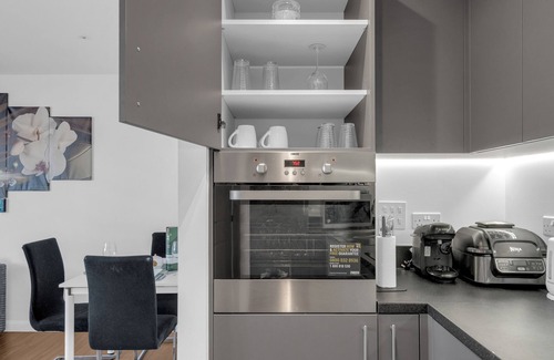 Dartford Apartamento | Stylish 2-bedroom Apartment with City Views & Cosy vibe.