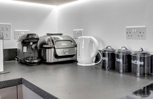 Dartford Apartamento | Stylish 2-bedroom Apartment with City Views & Cosy vibe.