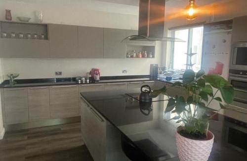 Marsaxlokk Apartamento | Stylish 2-Bedroom Apartment in Scenic Marsaxlokk