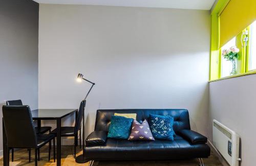 Wigan Apartamento | Stylish 2 Bedroom Apartment in Central Wigan by MDGC Developments Ideal For Weekends Away and Business Guests