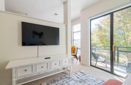 First Ward Apartamento | Stylish 2-Bedroom Apt in Charlotte with Free Parking