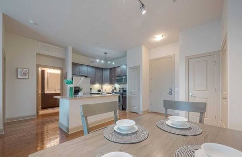 Astrodome Apartamento | Stylish 2 bedroom Apt in Vibrant Houston with 2 King Beds and Great Amenities!