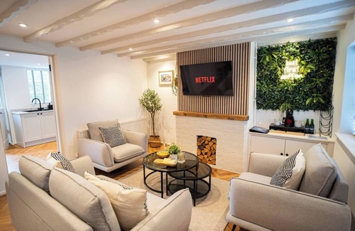 Ribbesford Cabaña | Stunning Stylish 2 Bedroom Cottage