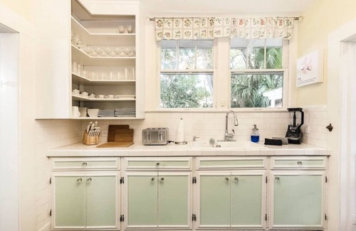 Historic District Casa | Stylish 2-bedroom cottage in delightful Ocala just 3 minutes from downtown