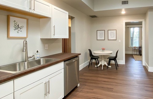 Downtown Vancouver Casa | Stylish 2-bedroom Home in Downtown Vancouver